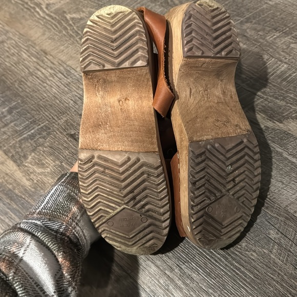 Clogs - Picture 2 of 3